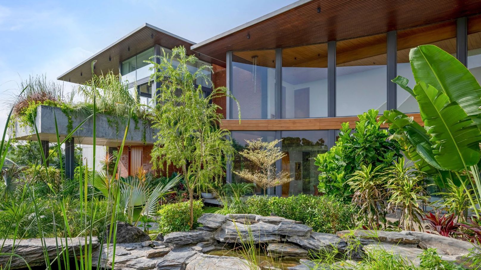 Aranya Grove — weekend villa in estate gardens and greenery